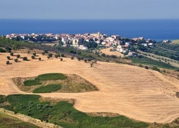 abruzzo italy rolling fields