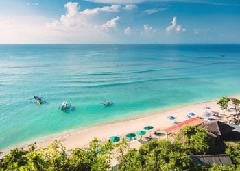 Best places to retire in Indonesia. Image of beach with clear blue sea