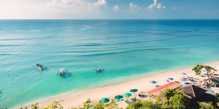 Best places to retire in Indonesia. Image of beach with clear blue sea