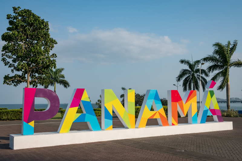 panama sign on cinta costera