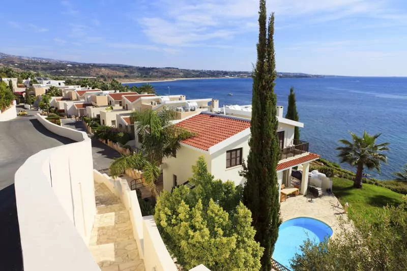 villas by the sea in europe