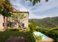 Beautiful Italian farmhouse in Tuscany surrounded by nature with a large garden