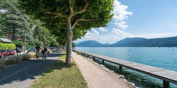 A park next to a lake in Annecy, France