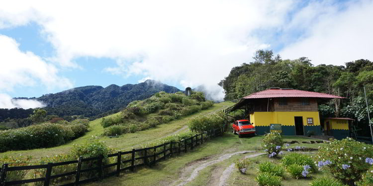 A small house in Cerro Punta, with bright green grass and blue skies