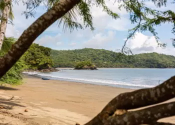 Beautiful scenery of the waves of the ocean moving towards the shore in Santa Catalina, Panama