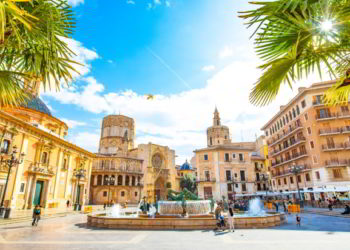 Panoramic view of Plaza de la Virgen and Valencia old town