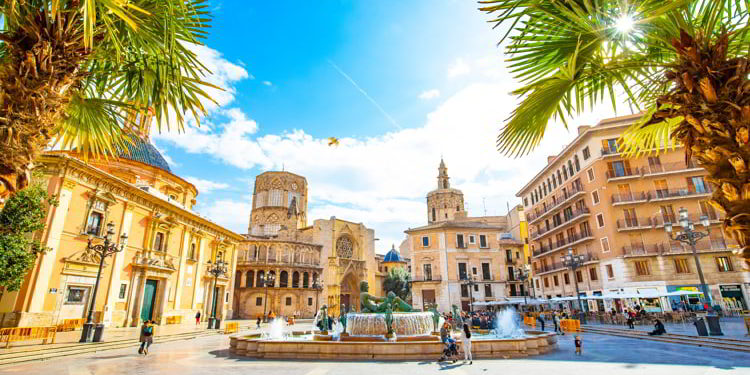 Panoramic view of Plaza de la Virgen and Valencia old town