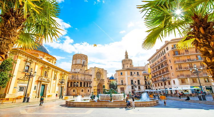 Panoramic view of Plaza de la Virgen and Valencia old town