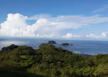 Los Islotes beach in Panama