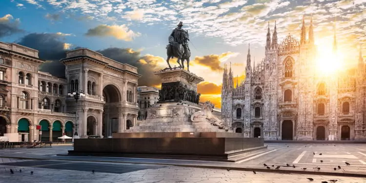 Duomo at sunrise, Milan, Italy