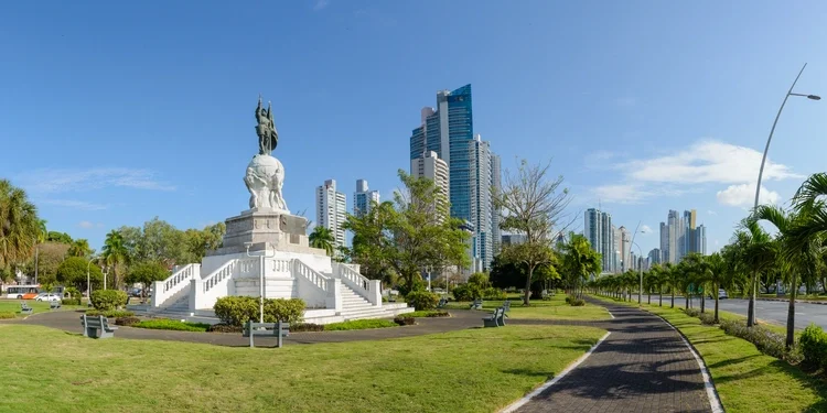 Avenida Balboa in Panama City, why panama