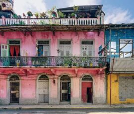 panama-houses-in-the-entrance-of-casco-viejo